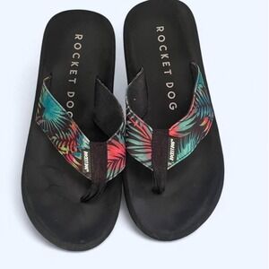 Rocket Dog flip flops with multicolored tropical leaf print size 9